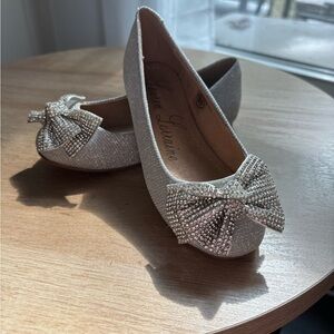 NIB Lauren Lorraine Silver Rhinestone Bow Flats - Girls 9.5